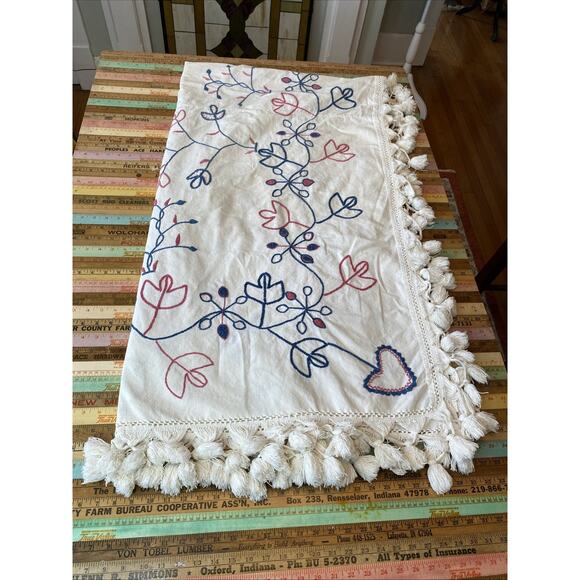 Vtg 50s Traditional Crewel Work Hand Embroidered Floral Tassels Bedspread 81x92 - Picture 2 of 16